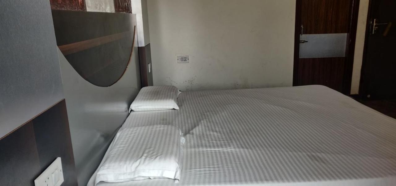 Hotel Shakuntala Katra  Bagian luar foto