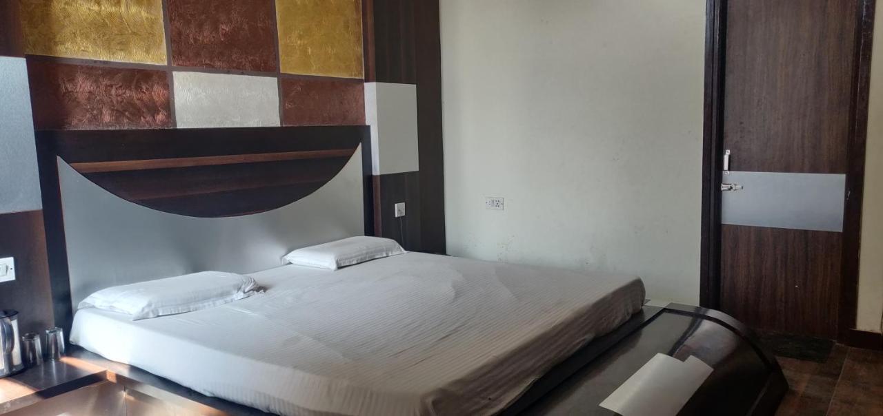 Hotel Shakuntala Katra  Bagian luar foto
