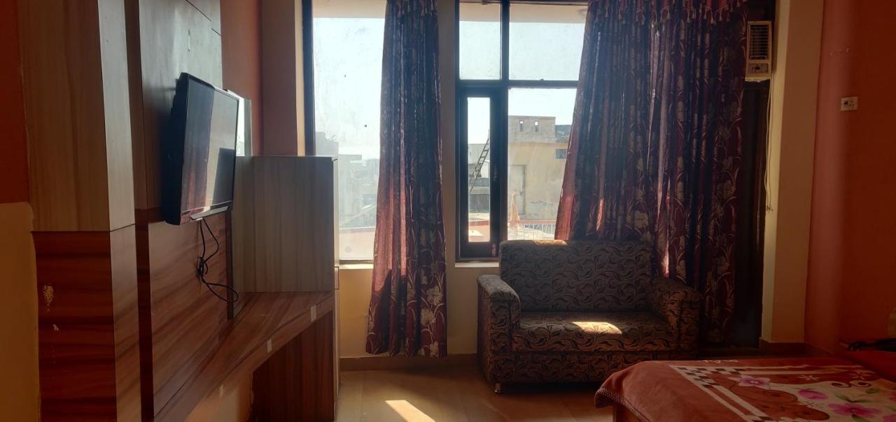Hotel Shakuntala Katra  Bagian luar foto